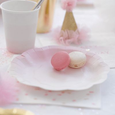 decoration-vaisselle-jetable-fete-personnalisation-rose-et-dore-crealoca