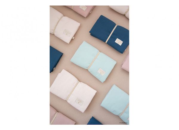 Tapis à langer Mozart Misty Pink Nobodinoz cadeau de naissance bébé