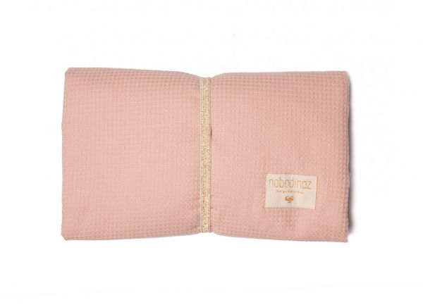 Tapis à langer Mozart Misty Pink Nobodinoz cadeau de naissance bébé